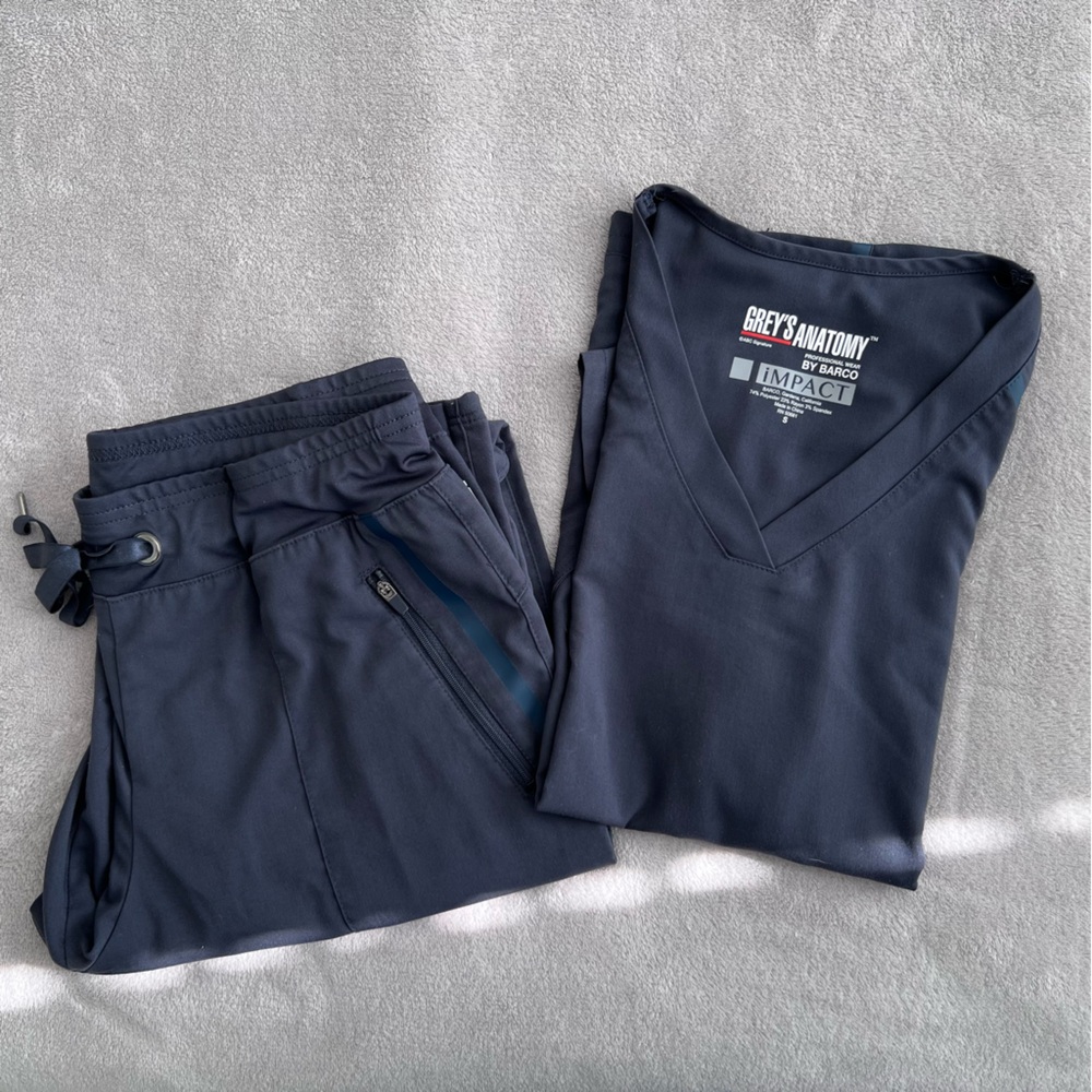 Grey’s Anatomy Gray Impact Elevate Scrub Set